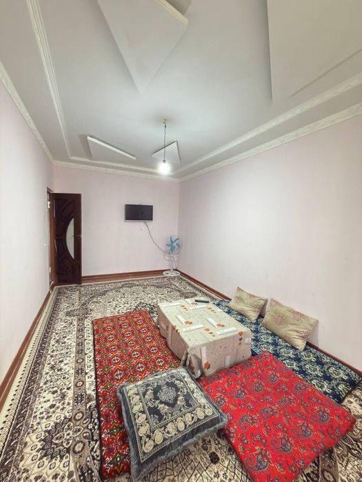 Чирчик шахар 
9-микрораён 
#2-хона 2-этаж 
Квартира ижарага берилад