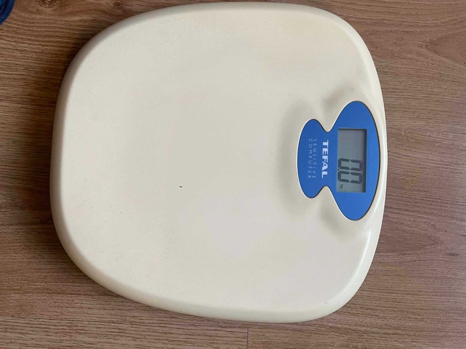 Продавам електронен кантар Tefal