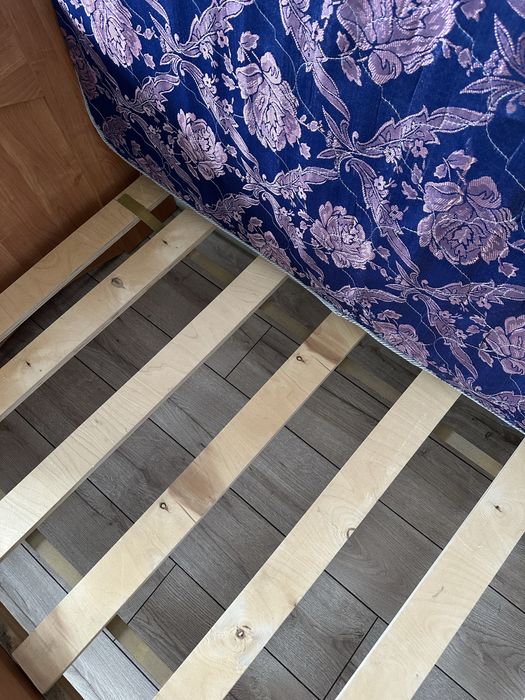 Деревяная кровать Беларусия срочно !