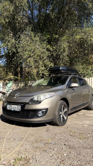 Срочно продаю машину Renault magane 2013 г