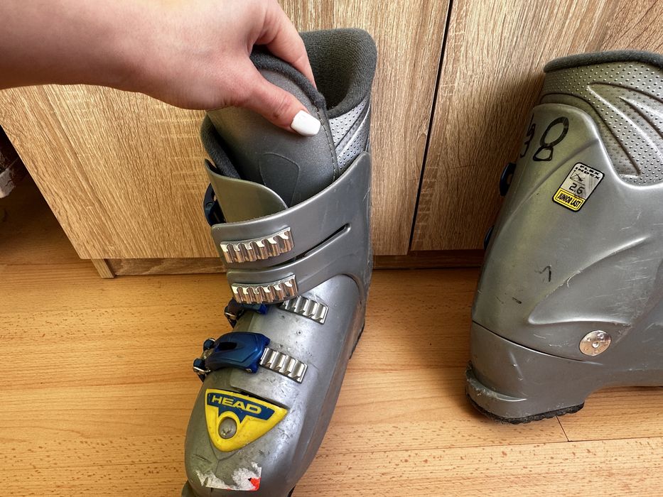 Ски, ски обувки и щеки