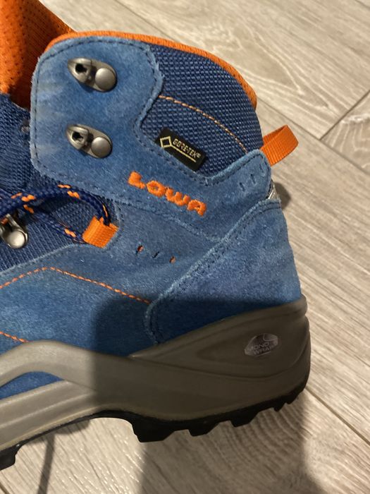 Vând ghete drumetii Lowa