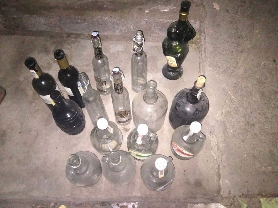 Бутылки стеклянные разные