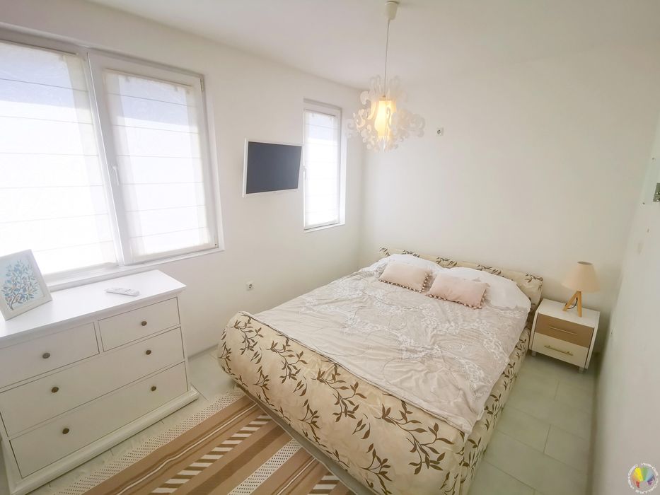 Дава се под наем Двустаен апартамент в Бургас, Център - 60 кв.м за 663 € - Снимка #3