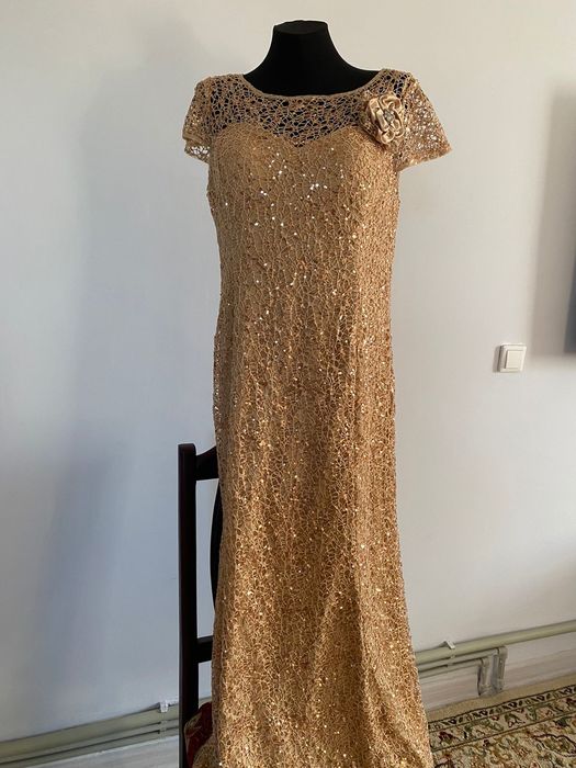 Шикарное вечернее платье