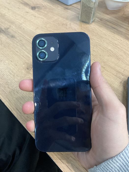 Продам Айфон 12 срочно