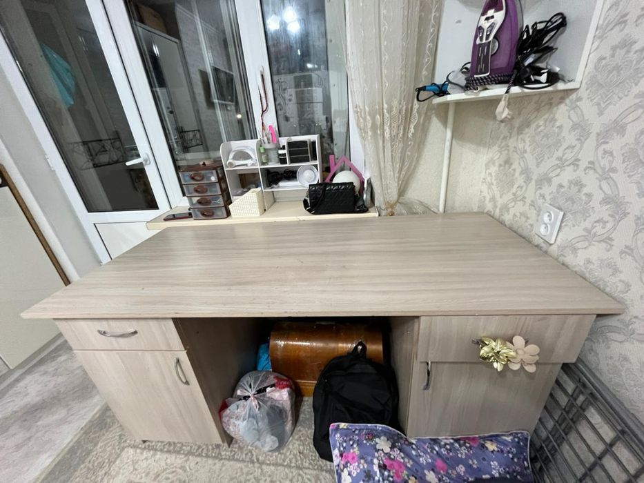 Продается письменный стол