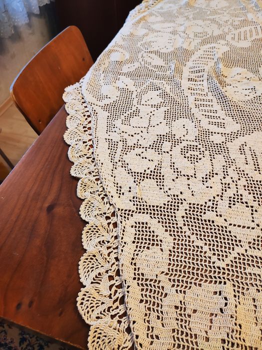 Елипсовидна плетена покривка.