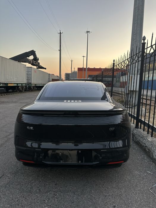 Zeekr 007 EV 688 km 2024