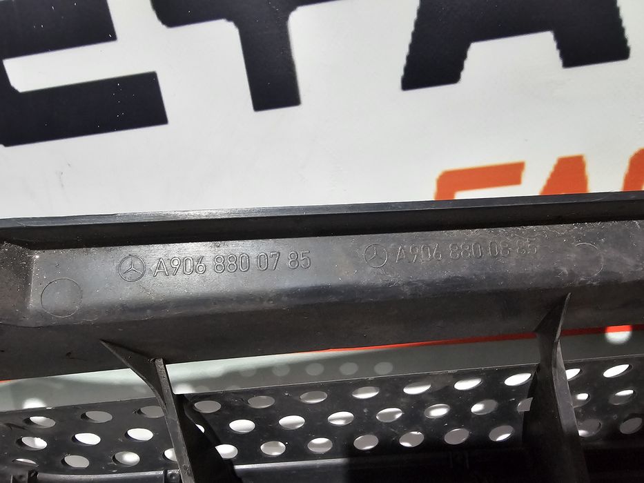 Grila radiator crom Mercedes Sprinter dupa 2013 cod A9068880523