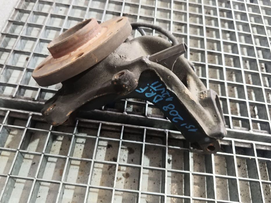 fuzeta dreapta fata 1.2 vti peugeot 208 2015