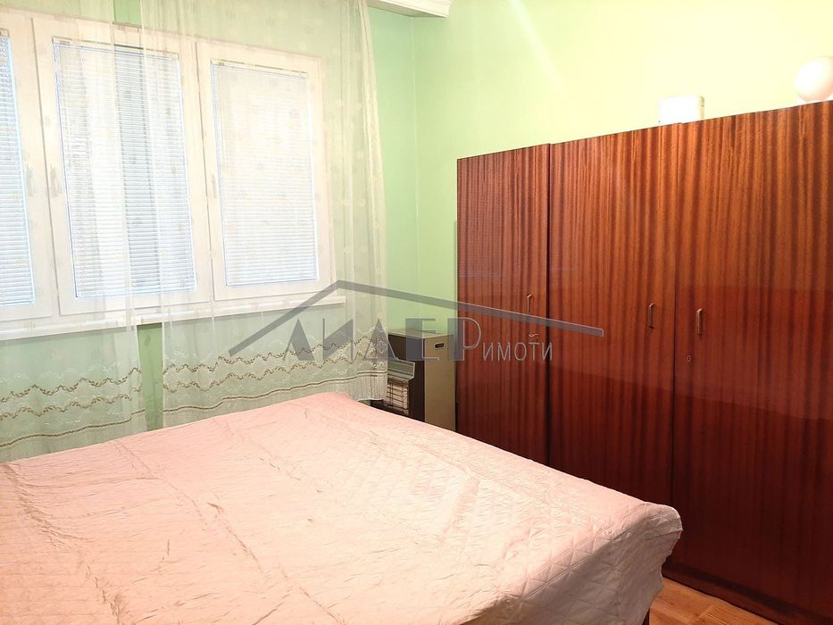 Дава се под наем Тристаен апартамент в Пловдив, Център - 80 кв.м за 346.8 € - Снимка #10