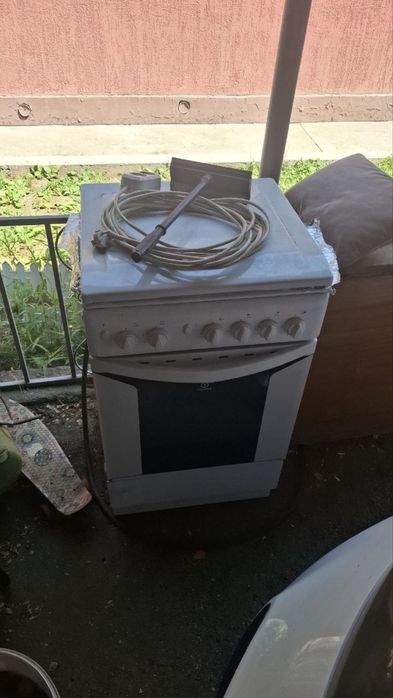 Плита indesit в хорошем состоянии