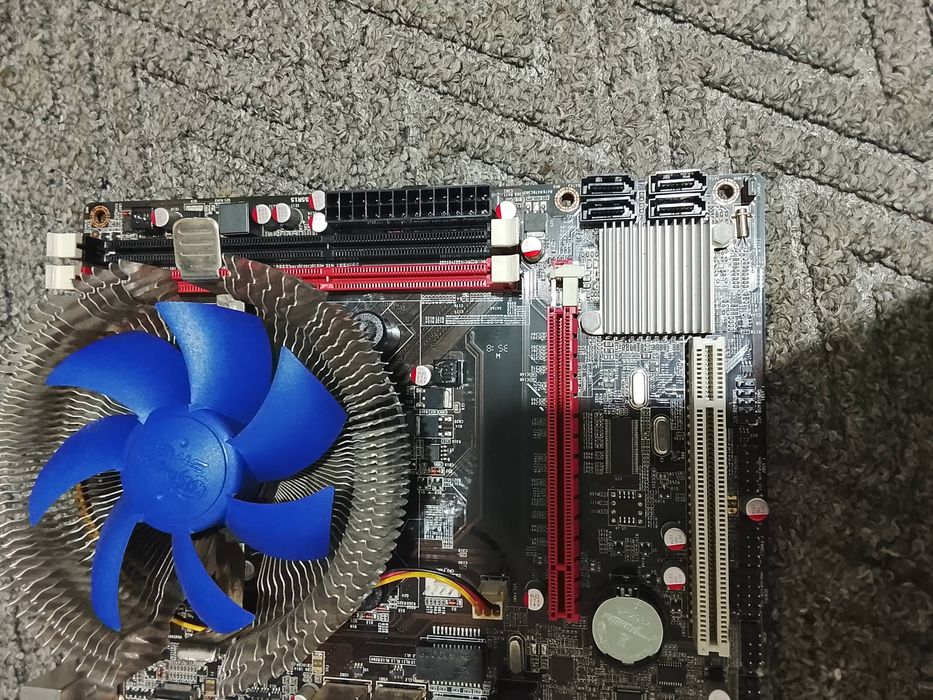 Процессор core i3 330 m 3 Гб ОЗУ за 5000