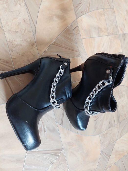 Кожени Токчета с верижка