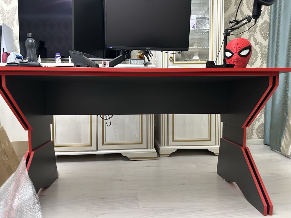 Компьютерный-игровой стол ручной работы