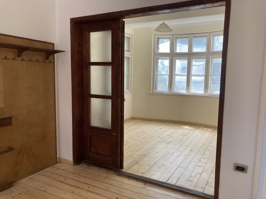 Дава се под наем Етаж от къща в Варна, Нептун - 100 кв.м за 612 € - Снимка #4