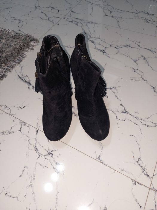 Botine  nr 37, purtate o singura data.
