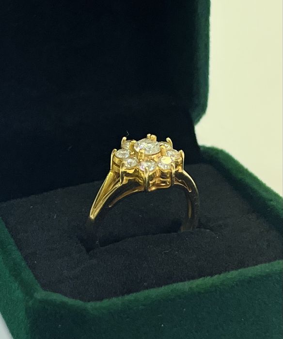 Дамски златен пръстен жълто злато и брилянти