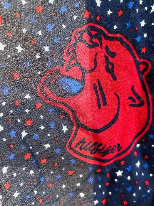 Tommy Hilfiger нов интересен шал в тъмно синьо