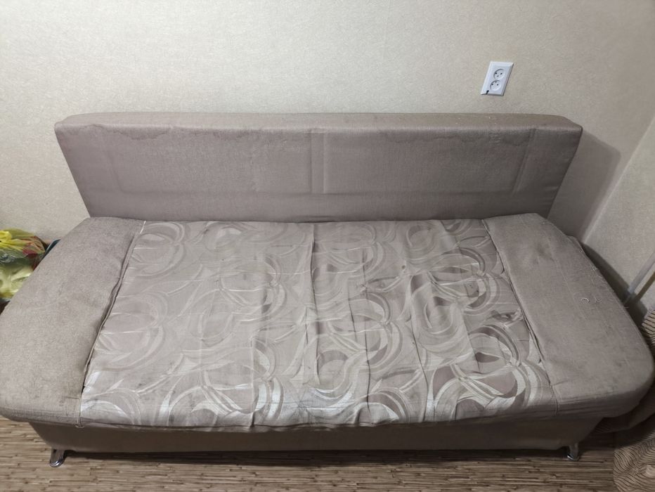 Продаётся диван 10.000