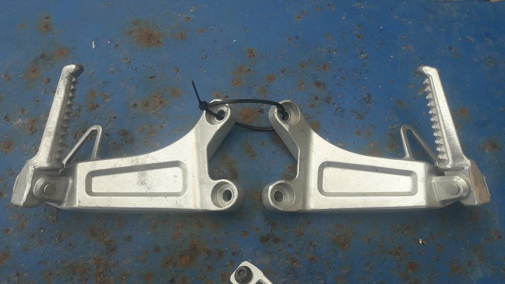 Стойки и стъпенки honda cbr Yamaha r6 r1 bmw