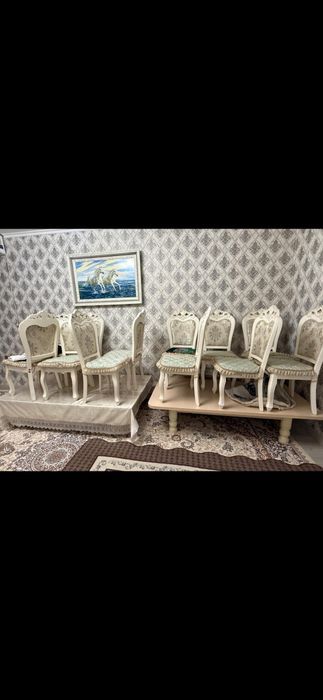 Продам стол со стульями.