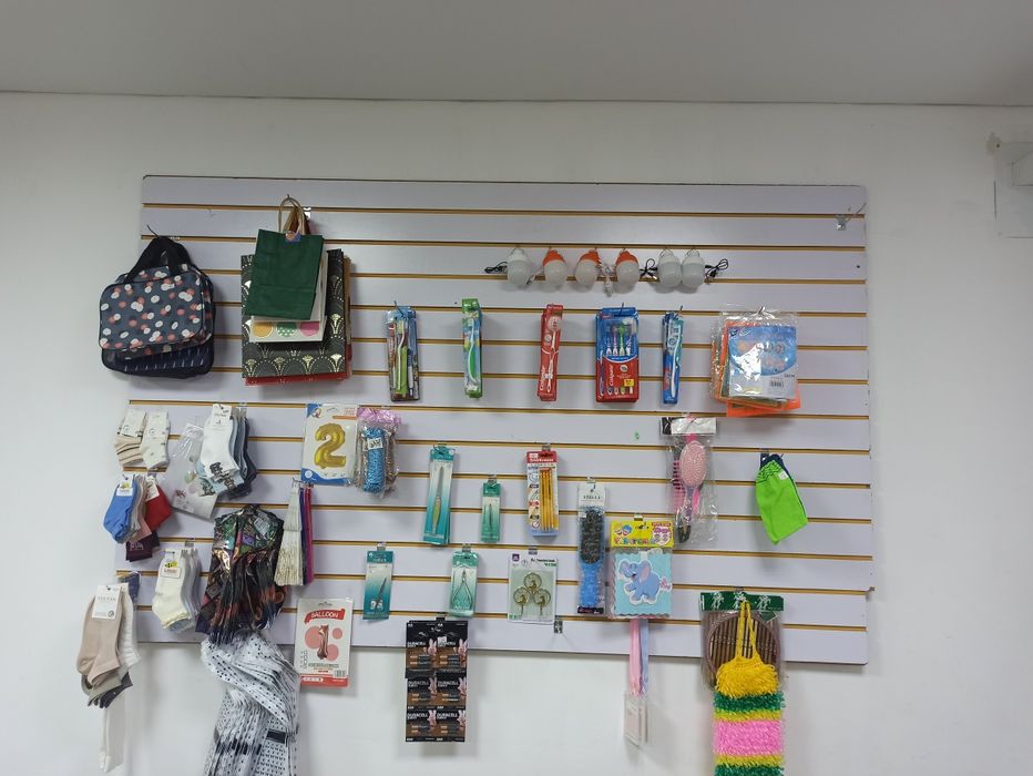 Продаю стеллажи и полки