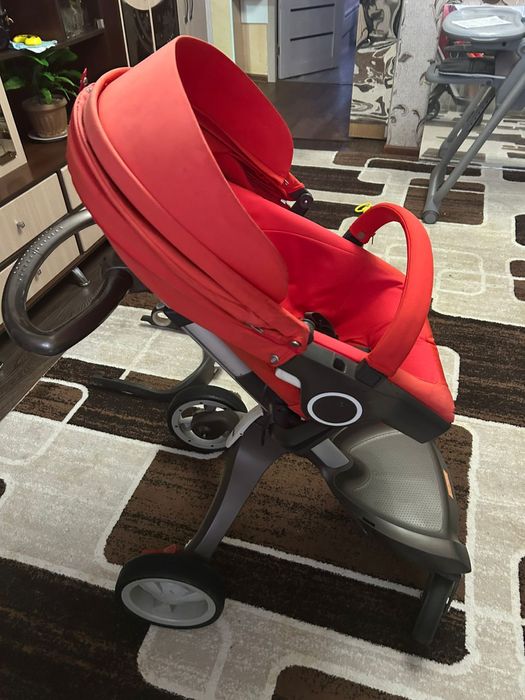 Коляска Stokke Xplory V3 красная