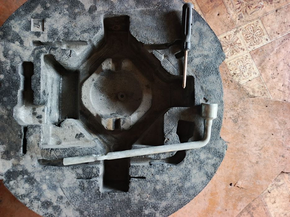 Kia Hyundai Киа хендай балонник пенопласт под запаску R17