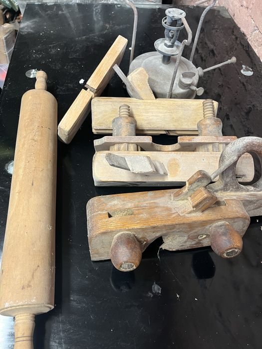 Vand diverse  lucruri vechi pentru expunere