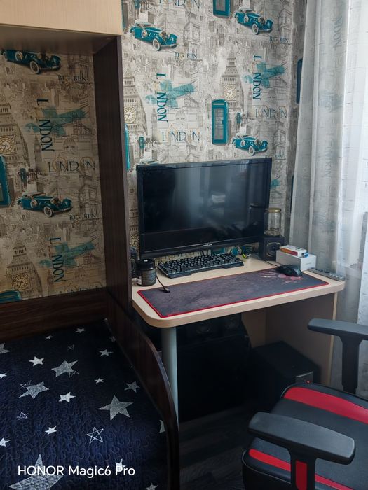 Продам спальный гарнитур