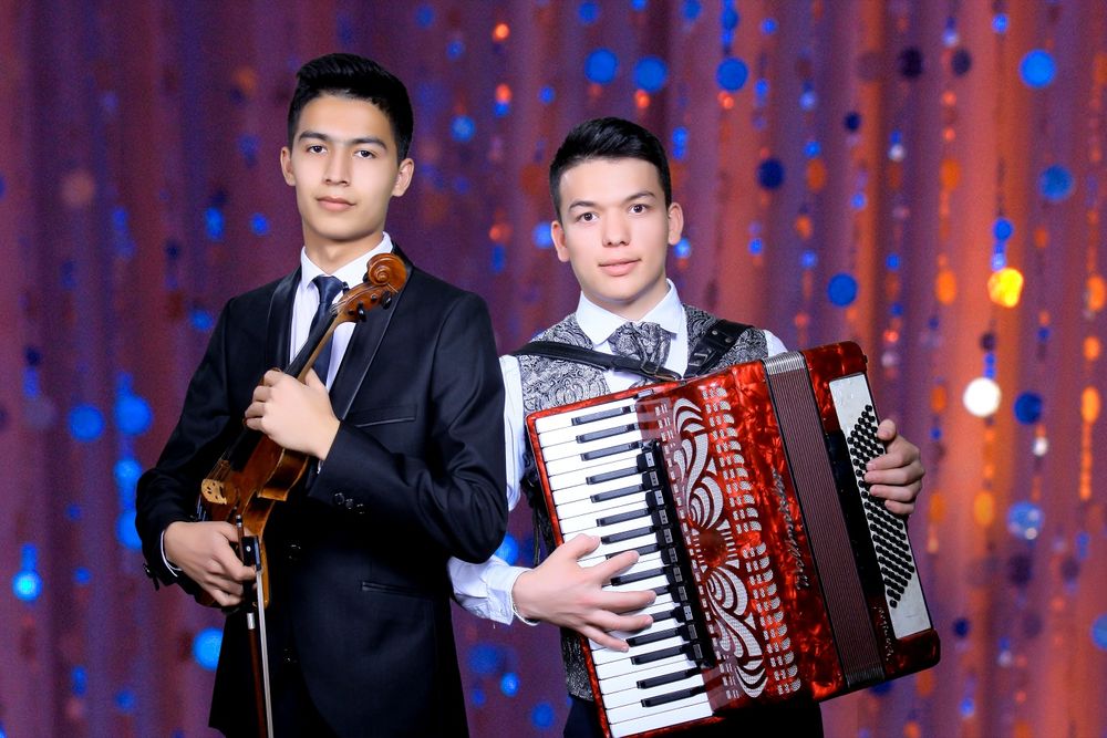 Музыканты  "Скрипач и Аккордеонист" (дуэт)