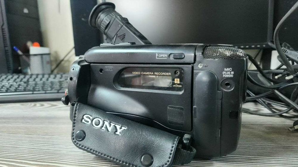 Срочно кассетали видеокамера SONY СОТИЛАДИ.