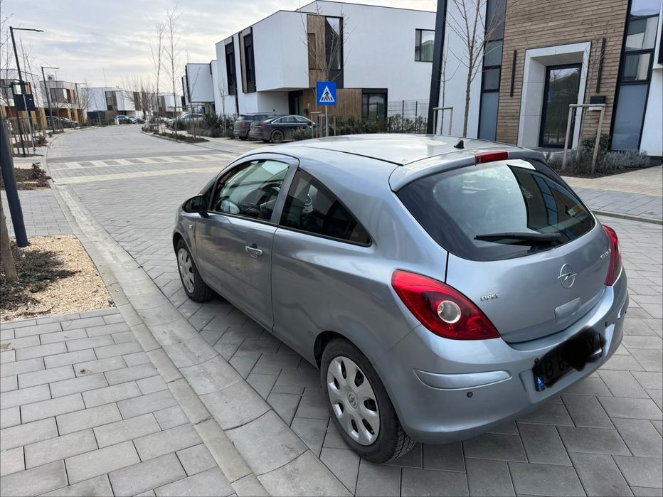 Mașină Opel Corsa