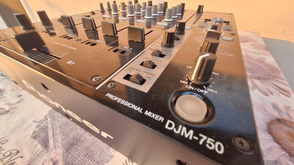 Mixer Pioneer DJM 750