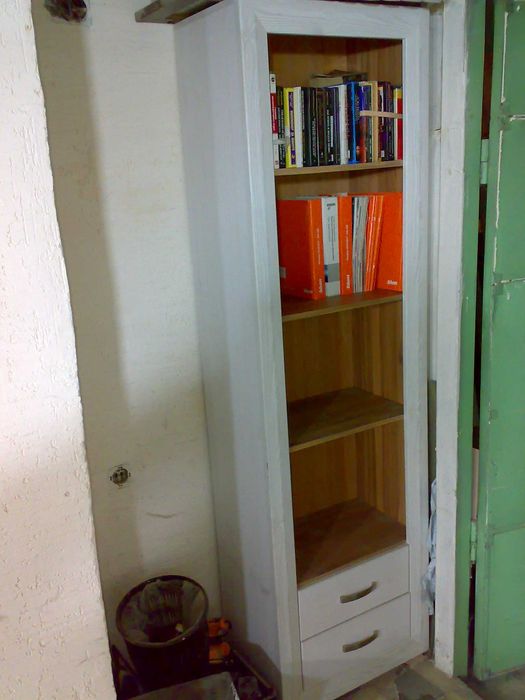 Продам шкаф,книжный шкаф.