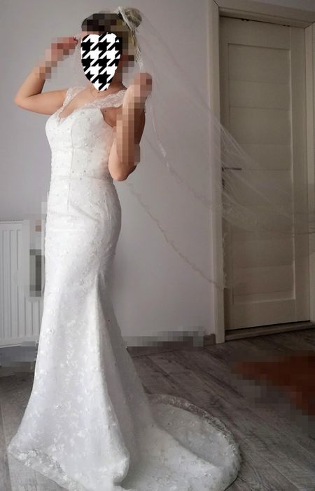 Rochie de mireasa NOUĂ tip sirenă cu trena, 2 voaluri, 1 lung si 1 scu