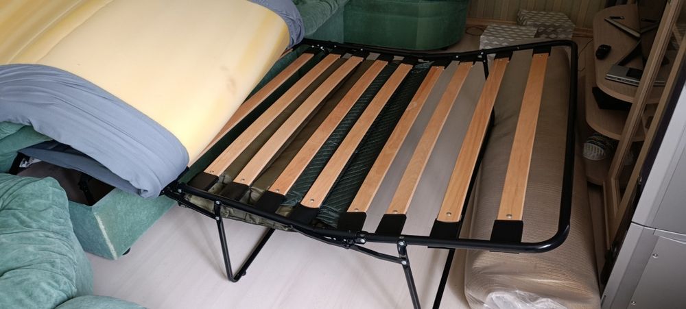 Продам большой диван б.у.