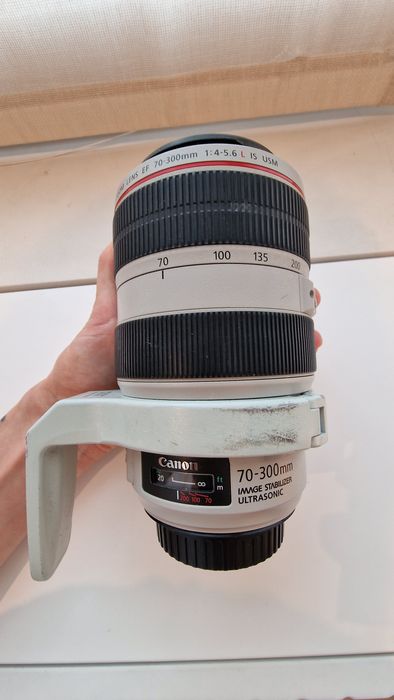 Obiectiv Canon EF 70-300mm f/4-5.6 L IS USM + Inel de montură trepied + Lense Hood + Husa