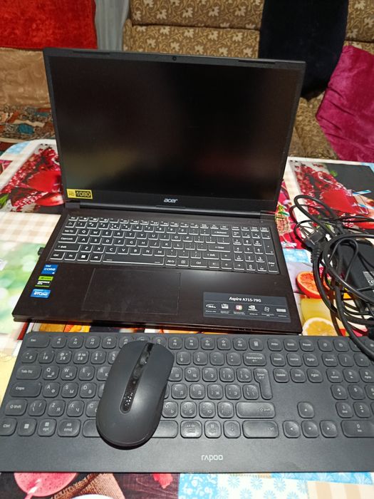 Noutbuk sotiladi yengi koʻp ishlatilmagan