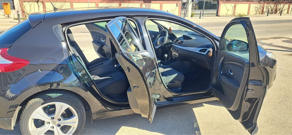 renault megane 2010 motor 1.6 benzina ,ac,servo,pret 2800€ negociabil