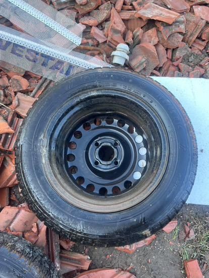 Продавам зимни гуми с джанти 14ки