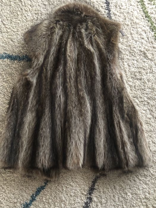 Vând vesta de blana