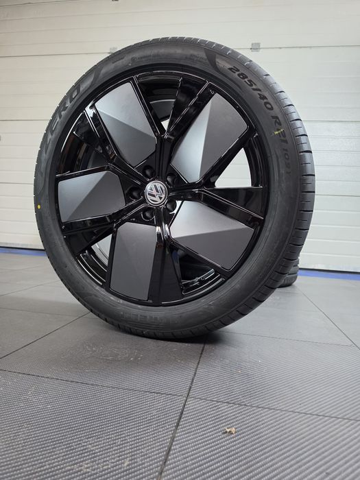 Оригинални VW TOUAREG R-LINE 21” LEEDS + PIRELLI P ZERO