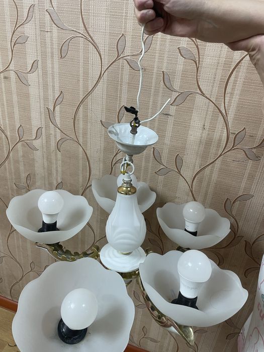 Люстра Красивая.