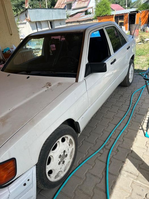 Модаеться мерседес