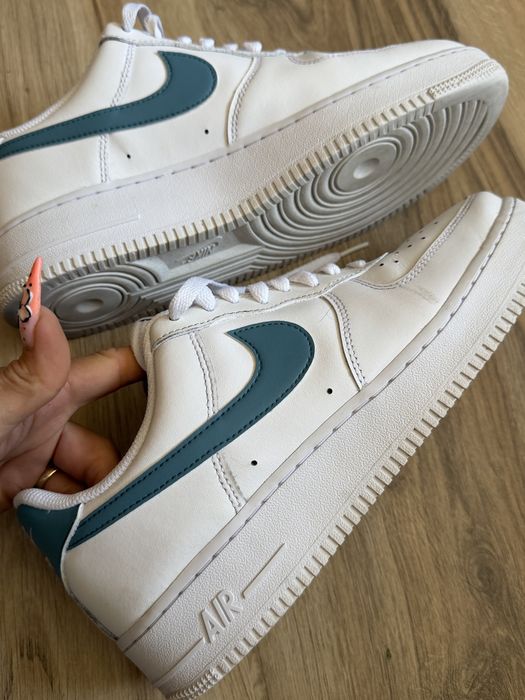 Оригинални бели кецове NIKE AIR FORCE 1 '07! 42,5 н