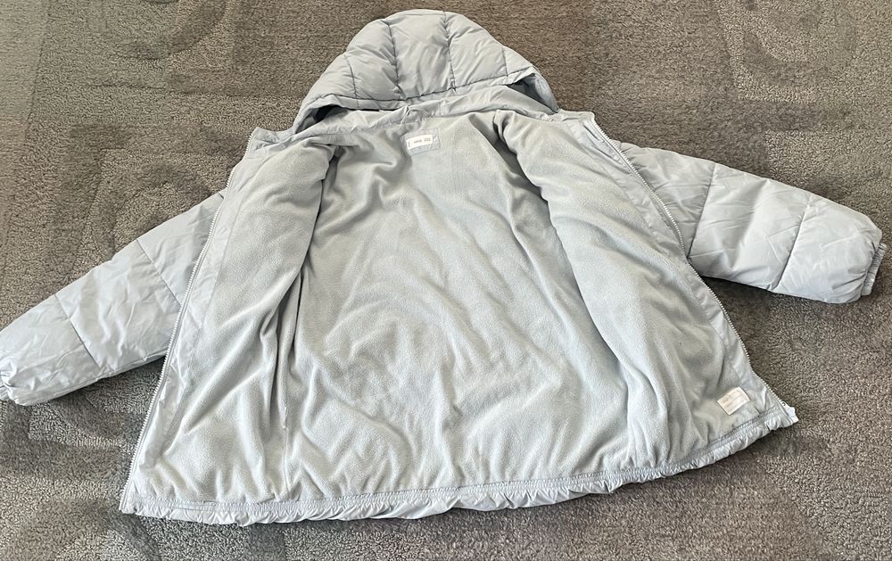 Яке за момиче, цвят-светлосин