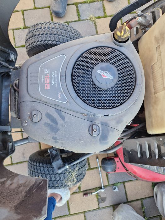 Tractoras / cositoare de tuns iarba gazon de vanzare